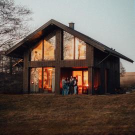 CHATY U HARREGO NAD STAWEM SPA sauna, balia, rowery, klimatyzacja,