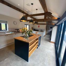 The Granary at Bridge Farm, hotel in Newport