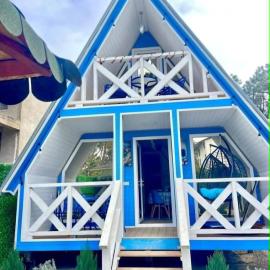 The colorful seaside cottages of Grigoleti, hotel u gradu Grigoleti