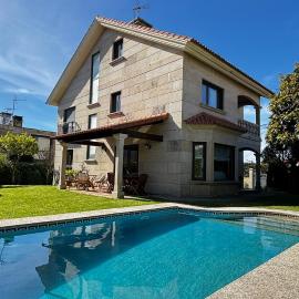 Villa Sirenita en la playa con piscina y vistas al mar
