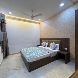 Shree Ram Palace: Chhatikara şehrinde bir otel