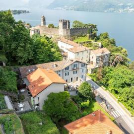 Castelaus, Lake view, 1 Min Walk from the Lake、デルヴィオのホテル