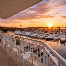 Waterfront 3BR Condo with Balcony, Pool & Marina Views, hotel a Myrtle Beach