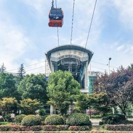 Luna's Travel House-Family and group-friendly,Walk 2 minutes to Tianmen Cableway,Free pick up service,Book tickets, Free Laundry,Experienced tour guide service,Group tour – hotel w mieście Zhangjiajie