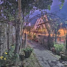 Cottages At Village Bhimtal-Naukuchiatal, hotel v destinácii Bhimtal