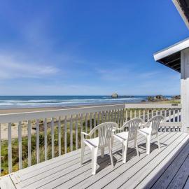 Dog-friendly oceanfront home with beach access deck-minutes from town-EV Charger