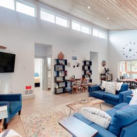 Beachy Dog-Friendly Home Near the Coast with Free WiFi & a Kitchenette