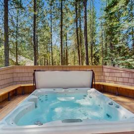 Dog-friendly cabin with pool sauna private hot tub & great deck
