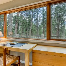 Unique & secluded forest home with pool hot tubs tennis sauna & basketball, Hotel in Black Butte Ranch