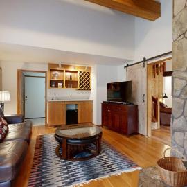 Secluded delight with pools private hot tub & central AC