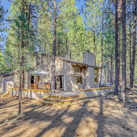 Dreamy mountain escape with hot tub pools golf gym & grill, hotel di Black Butte Ranch