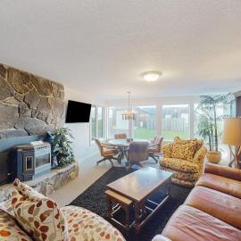 Ocean view 70s-themed home with beach access grill funky interior & W&D