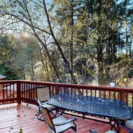 Mountain view home in an oceanfront community above Whaleshead Beach, hotel a Brookings