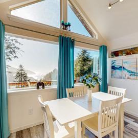 Gorgeous dog-friendly coastal escape with patio & amazing views!, hotel a Brookings