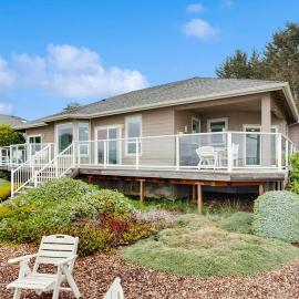 Oceanfront home with outdoor dining WIFI fireplace gas grill washer & dryer