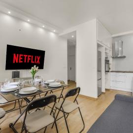 Canal Saint-Martin Spacious 2BR with NetFlix, hotel in Paris