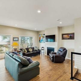 Charming home with ocean views patio BBQ grill WiFi W&D walk to beach
