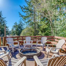 Delightful home near the beach with private deck firepit, готель у місті Кус-Бей
