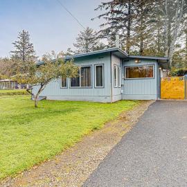 Spacious coastal property with separate living quarters wood stove & grill