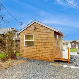 Dog-friendly comfy cabin only two blocks from the beach, hotel in Cannon Beach