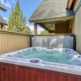Lovely home with fireplace deck grill shared pool tennis and hot tubs, hotel a Redmond