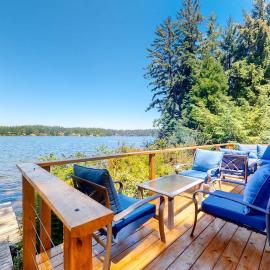 Lakefront dream with private hot tub dock kayaks pedal boat & amazing views