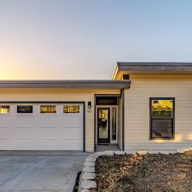 Luxe & Modern Getaway Near Otter Point with Ocean Views Central AC & WiFi, Hotel in Gold Beach