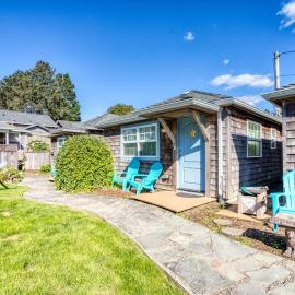 Three Sunny Cottages in a Great Location Near Downtown & Beach - Dogs Welcome