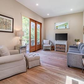 Newly Built Dog-Friendly Colorful Creekside Home - One Mile to the Ocean