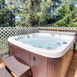 Cozy home with private hot tub near Ridge Trail and golf, hotel u gradu Gijarhart