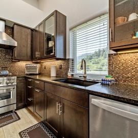 Stunning apt near the ocean with gas fireplace partial water views & grill