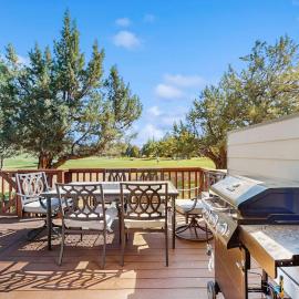 Cozy Townhouse Overlooking 1st Tee - access to Eagle Crest Resort Sports Center