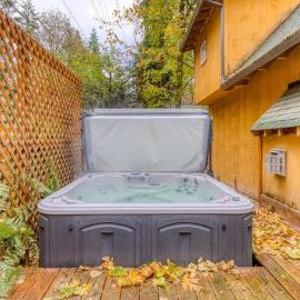 Dog-friendly cabin with deck fenced yard game room & hot tub