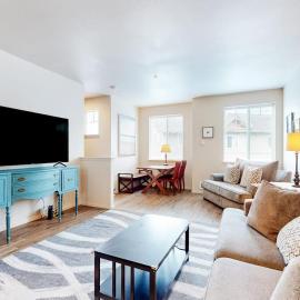 Dog-friendly condo with river views private W&D full kitchen & great location, Hotel in Florence