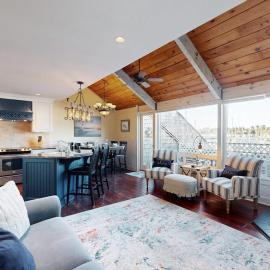 Waterfront condo with bay views & shared gym - dog-friendly