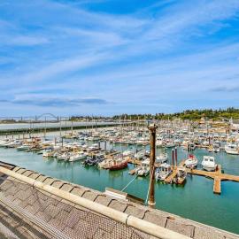 Family-Friendly Waterfront Studio with High-Speed WiFi Marina View & Kitchenette