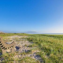 Sunny Oceanfront Condo with Great Views & Amazing Beach Access, hotel a Gearhart