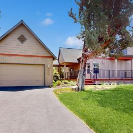 Inviting home with expansive deck BBQ grill & access to Eagle Crest Resort, hotel a Redmond