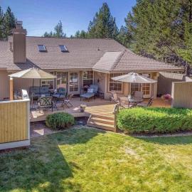 Spacious home with private hot tub Ping-Pong