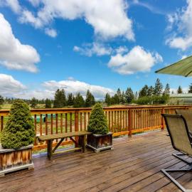Mountain-view retreat with deck grill & washer&dryer