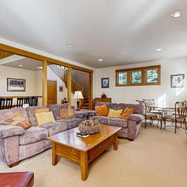 Luxurious home near the SHARC & Village with private hot tub resort amenities