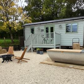 Brewers Shepherd's Hut with Hot Tub - near Taunton, hotel a Taunton
