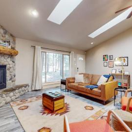 Charming home in wooded setting with deck BBQ grill WiFi and fireplace