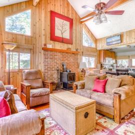 Modern cozy dog-friendly mountain retreat in central location, hotell sihtkohas Rhododendron