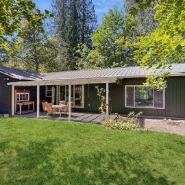 Spacious home with full kitchen wifi private backyard & grill