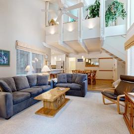 Comfortable condo with shared pool SHARC passes trails and more, hotel v destinácii Sunriver
