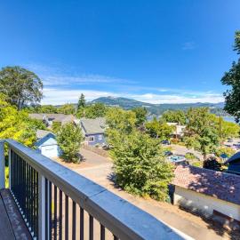 Spacious downtown craftsman with private hot tub & river views