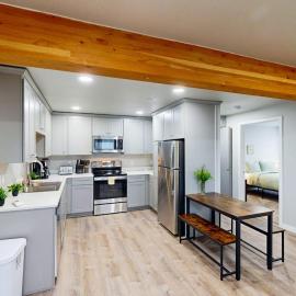 Family-friendly condo with kitchen close to river downtown & WIFI, Hotel in Florence