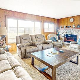 야핫츠에 위치한 호텔 Dog-friendly oceanfront beach home with private hot tub and stunning ocean views