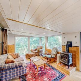 Delightful coastal escape with private hot tub generous patio & nature views